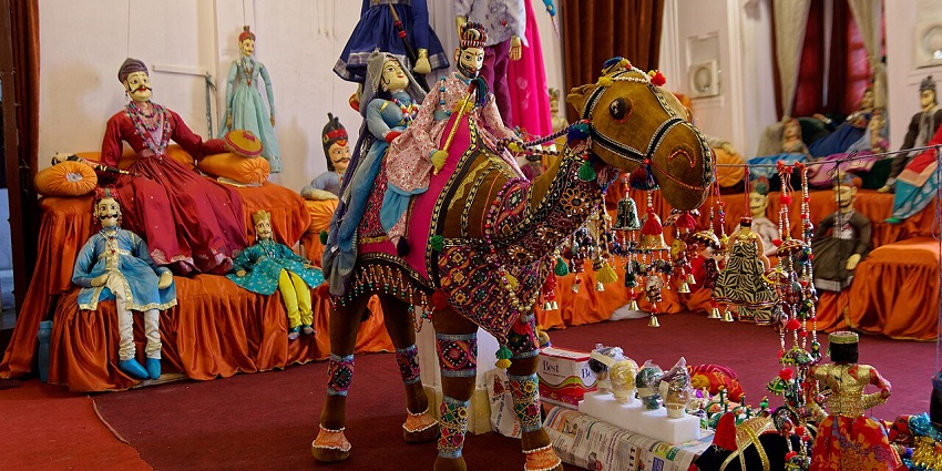 Explore the exhibits and murals inside the museum with an entertainment sections