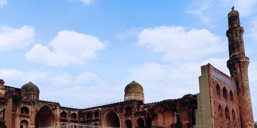 A glimpse of the ruins of Mahmud Gawan Madrasa, a famous hotspot in Karnataka.