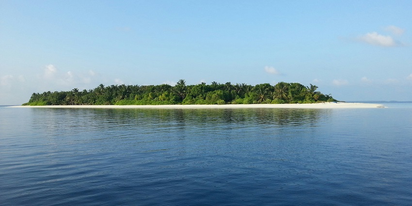 Exploring the breathtaking Ambu Island is one of the best things to do in Malad.