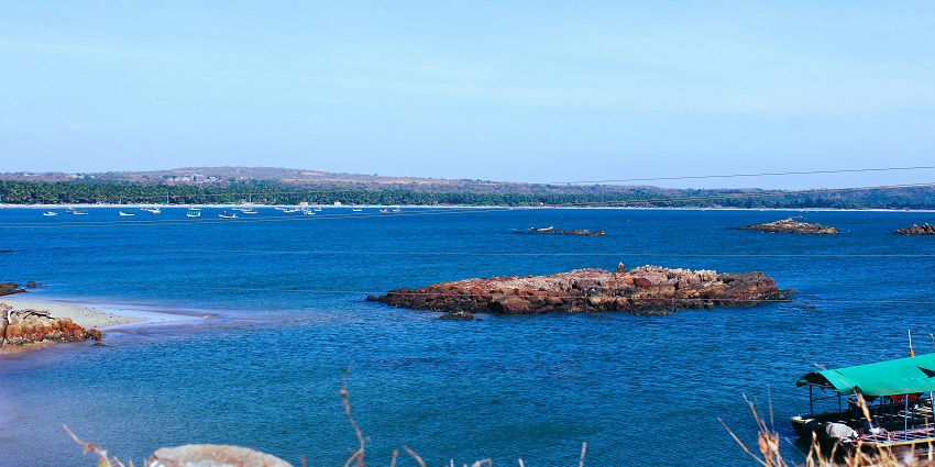 Sindhudurg Fort surrounded by the Arabian Sea, one of the best thighs to see in Tarkarli.