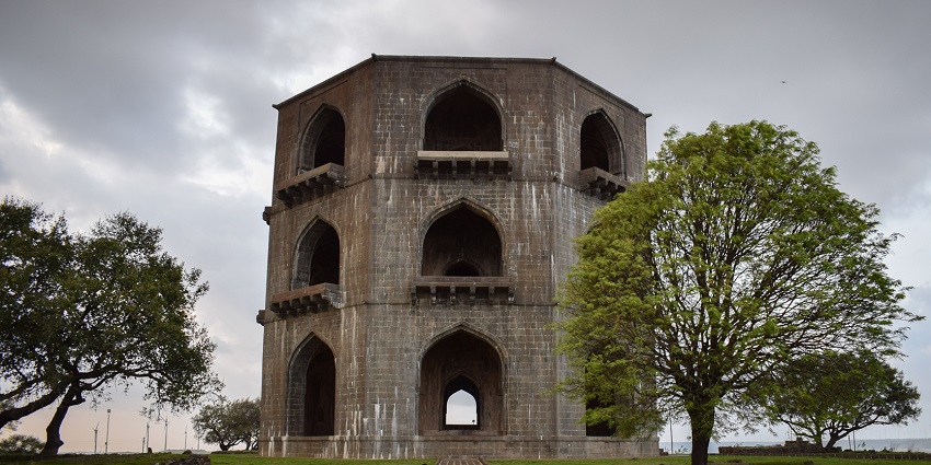 An expansive view of the tomb of Salabat Khan and its vast and surrounding garden.