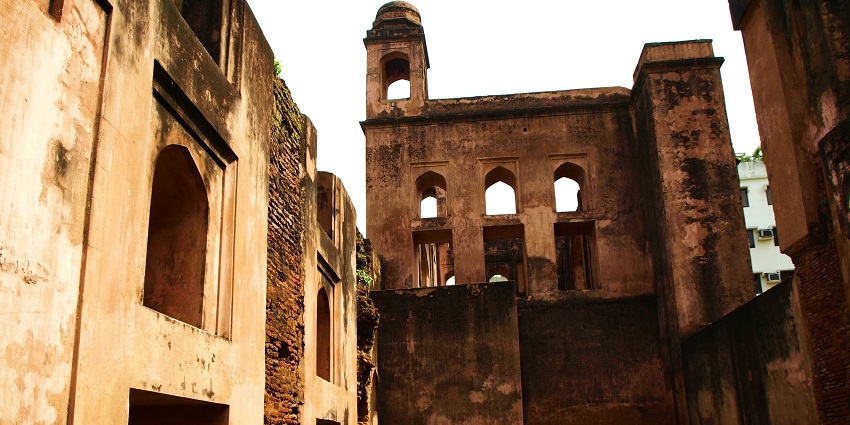 Inside of Lalbagh Fort in Dhaka, Bangladesh, with ruined brick walls, domes and windows