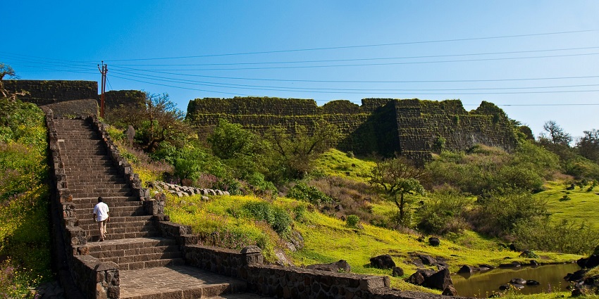 Explore historical ruins and architecture at Rasalgod Fort's site.
