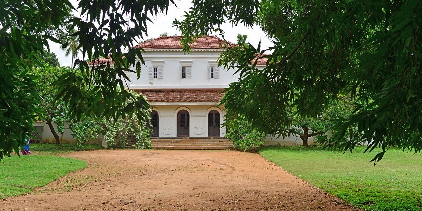 The magnificent Scott’s Bungalow is located in Srirangapatna, a significant tourist attraction.