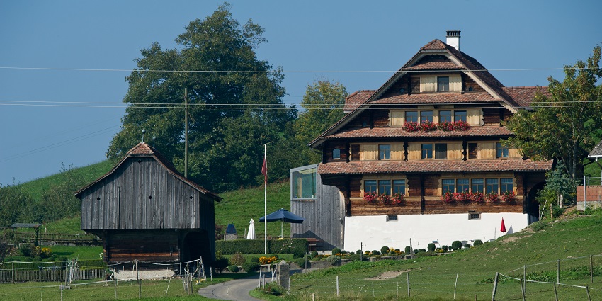 Secluded farmhouse venue for rustic and personalized events