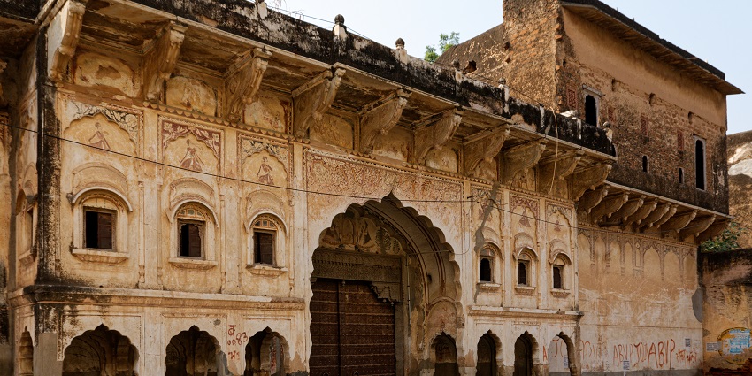 Abandoned Fatehpur-Ganesh Haveli with traditional architecture and elaborate carvings.