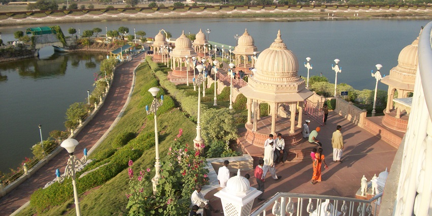 Experience spirituality at Shegaon, one of the best things to do in Akola.