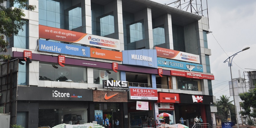 Affordable yet trendy streets of FC Road, ideal for bulk wedding shopping in Pune