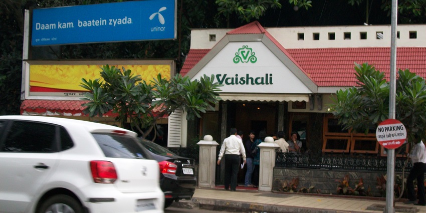 F.C. Road's renowned South Indian restaurant, Vaishali, bustling with diners, one of the places to visit in pune with family in evening.