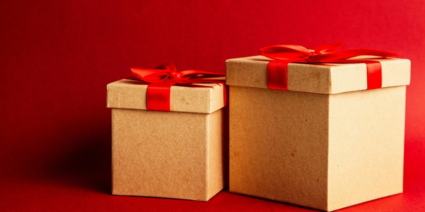 Snapshot of the gift-wrapped boxes with the red background and the brown boxes
