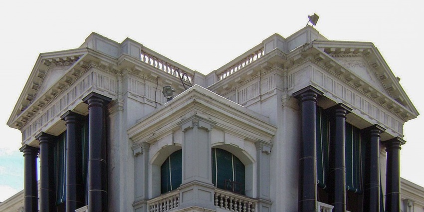 Fort St. George is just a short distance from the iconic Kapaleeswarar Temple