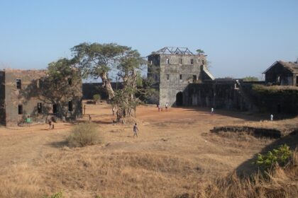 forts in Ratnagiri showcase rich heritage and stunning coastal views.