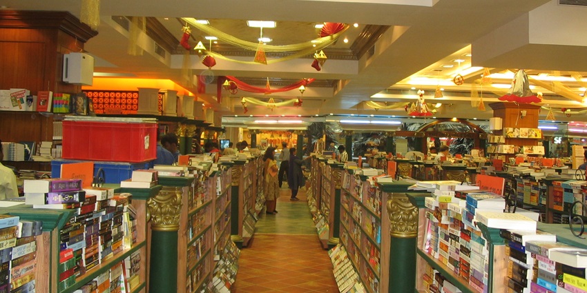 Step inside Landmark at The Forum Mall, a treasure trove of books and entertainment.