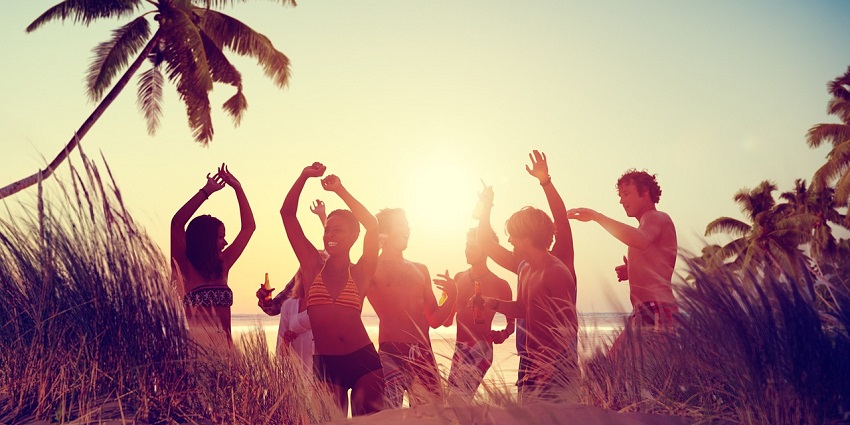 Feel over the moon at the beach’s full moon party in Arambol.