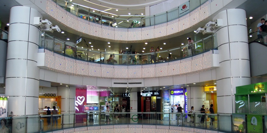 The best shopping malls in Coimbatore offer entertainment activities and attractions for kids.