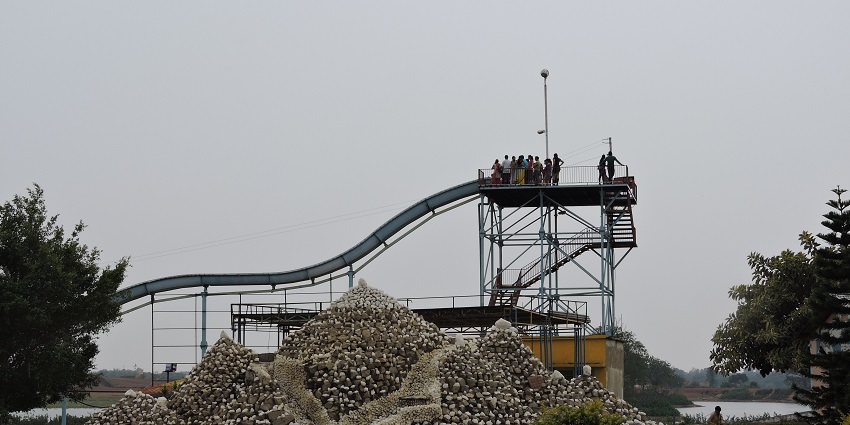A view of a water ride at Ramuji Water Park Jabalpur.