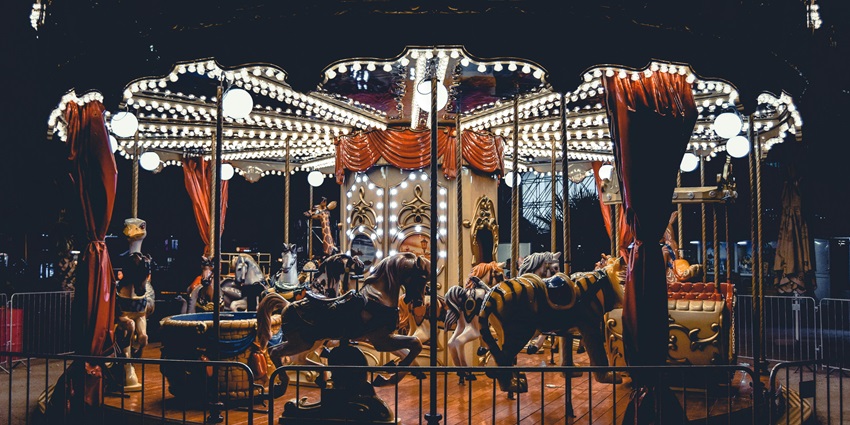 A picture of a ride at an amusement park during night time