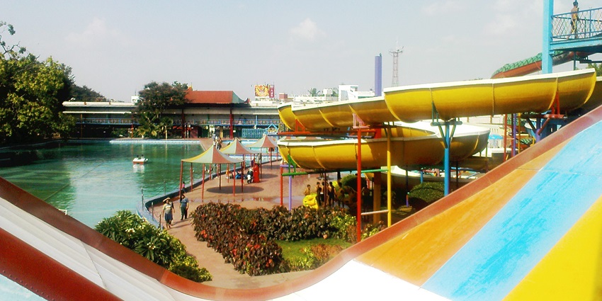 An image of Fun World, is a perfect destinations for adventure in Bangalore for families.
