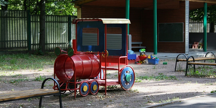 Indoor play centre with slides, ball pits, and creative zones.