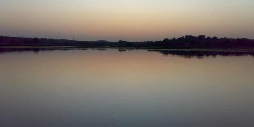 Futala Lake, is among the famous places to visit in Nagpur at night with Serene views, illuminated nights