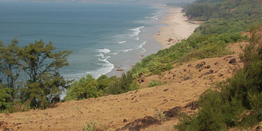 View of shores and blue waters at Ganapatipule, one of the famous Ratnagiri Beaches.