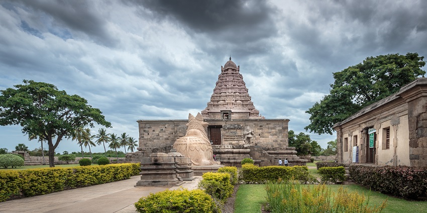 Image of the Gangai konda cholapuram temple entrance view in Tanjore