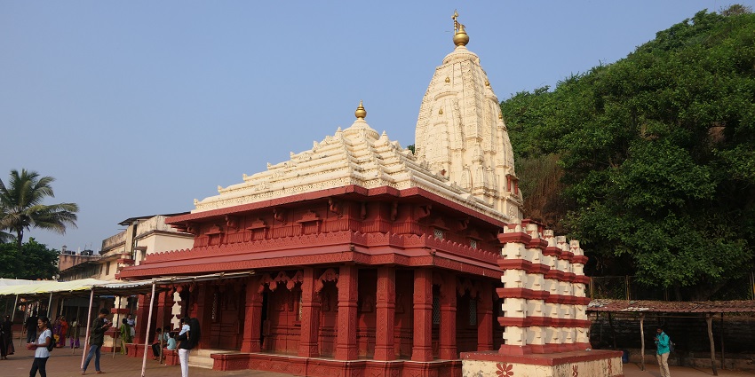 Shree Ganpatipule Mandir - one of the best places near Maharashtra for weekend.