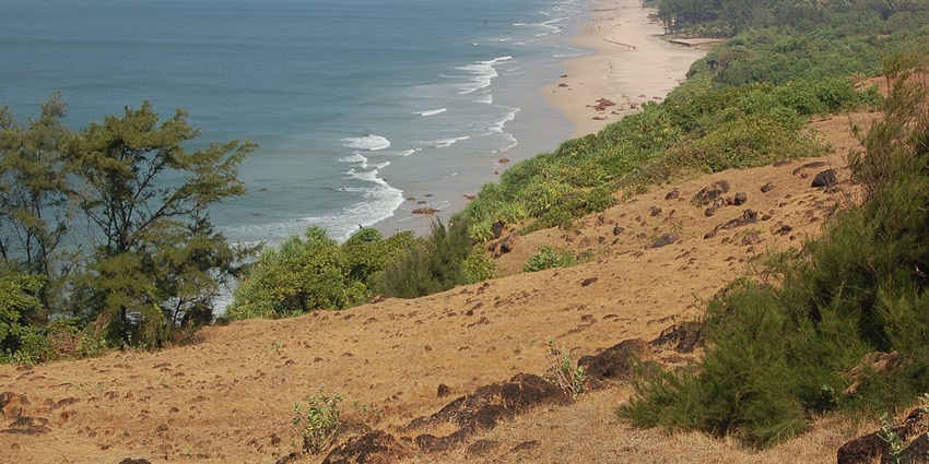 A view of Ganpatipule Beach, one of the secluded beaches in Maharashtra with clear blue waters