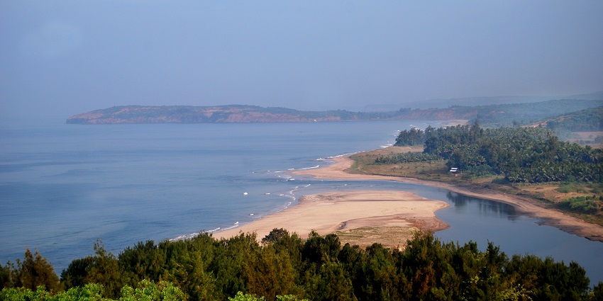 The scenic Ganpatipule Beach is among the best places to visit near Ratnagiri, Maharashtra.