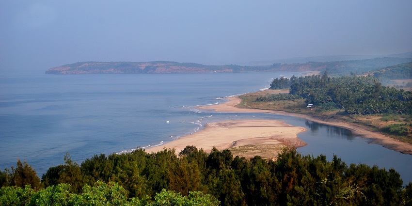 Stunning view of Ganpatipule Beach with attractive vision surrounding the shoreline