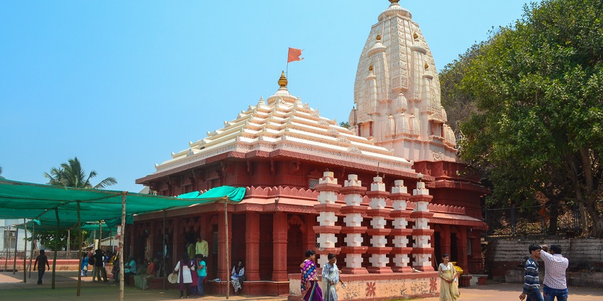 Explore Ganpatipule which is a coastal town in the Ratnagiri district of Maharashtra.
