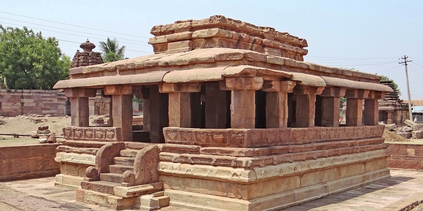 An early Chalukyan marvel with exquisite carvings and rich architectural designs.