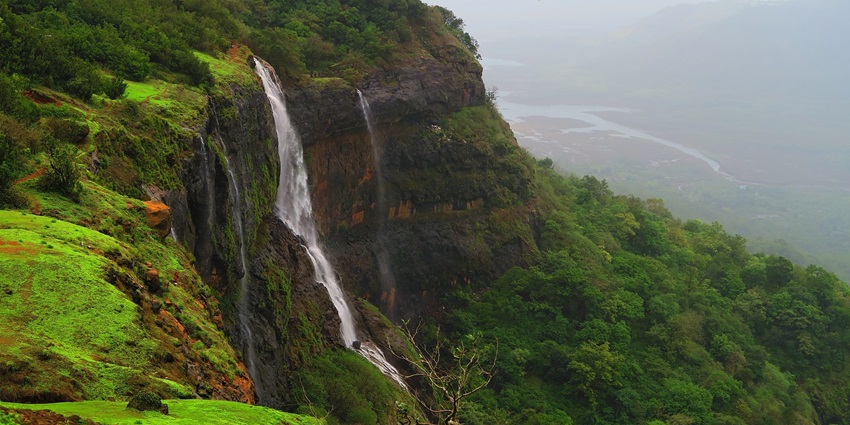 The small village of Gheru near Matheran is one of the offbeat places in Maharashtra.