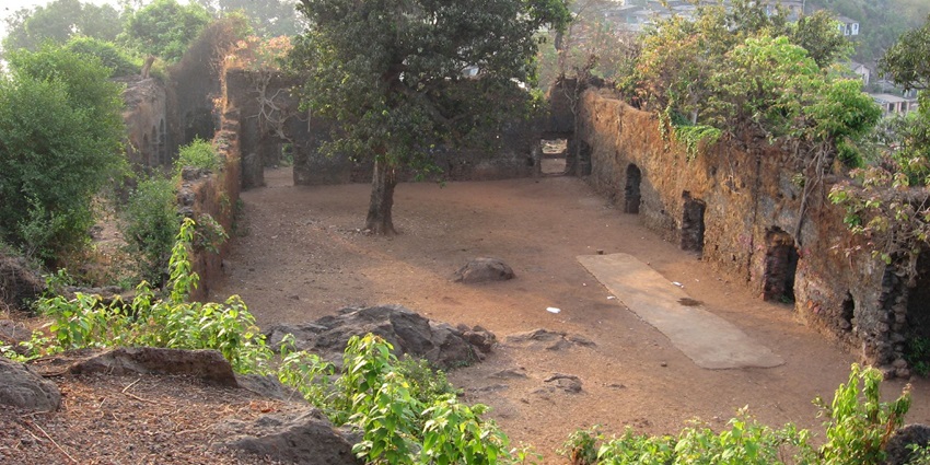 Ghodbunder Fort is s historic ruins, scenic views, and trekking adventure spot