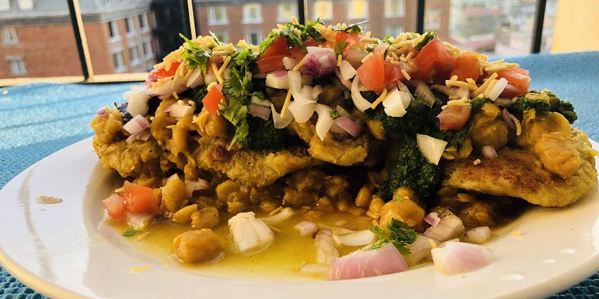 Ragda patties served in a fancy way along with different veggie toppings, chutneys and sev