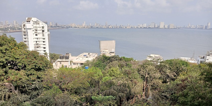 Girgaum Chowpatty Beach is one of the best beaches near Lonavala