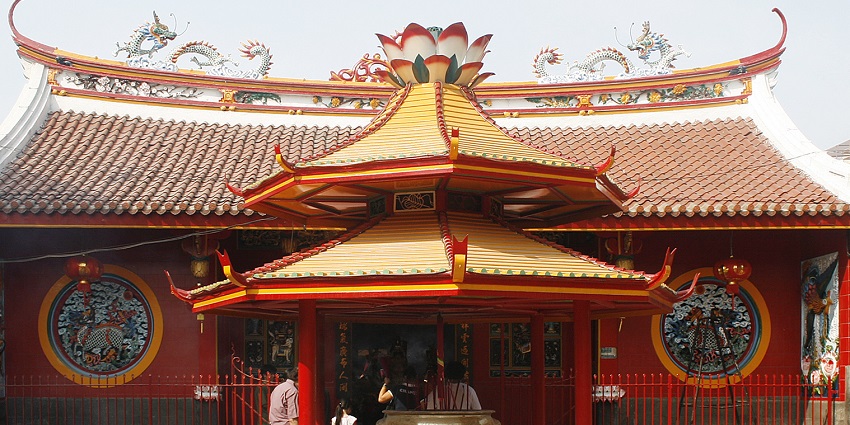 A glimpse of a spiritual hub in Glodok, one of the famous places to visit in Jakarta.