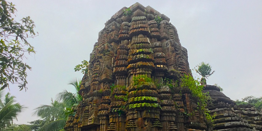 A glimpse of the famous Gokaneswar Temple, one of the best Deogarh temples in Odisha.