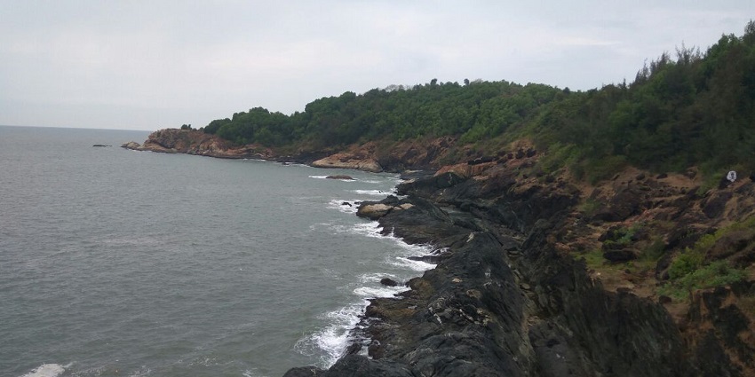 Gokarna's iconic rocky shore, a serene place to visit in april in Karnataka