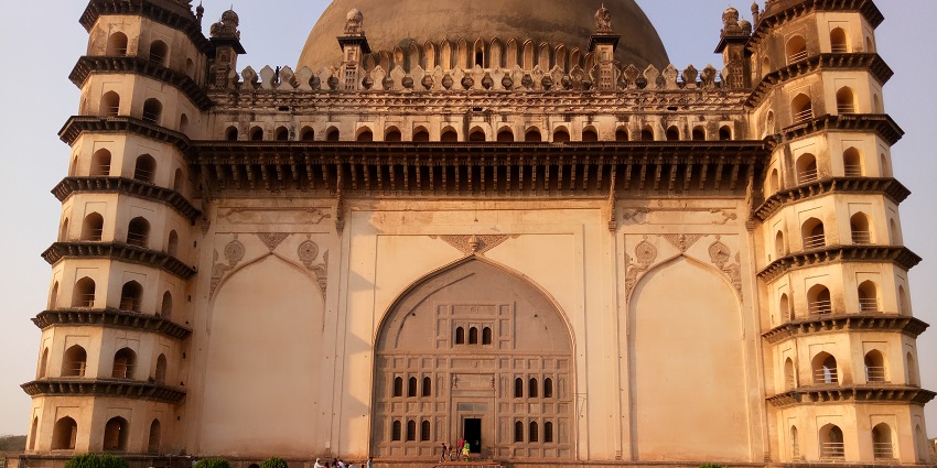 An image showing Gol Gumbaz, one of the notable historical places to visit near Pandharpur.