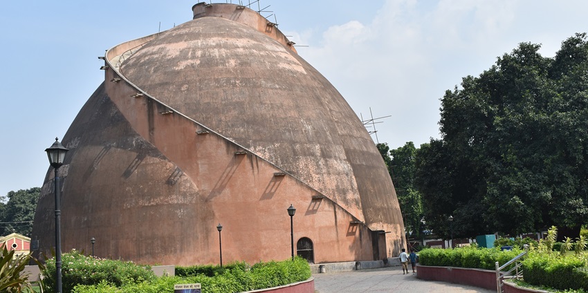 Golghar in Patna with its unique beehive-shaped structure surrounded by green lawns