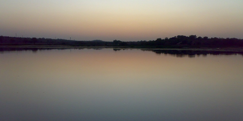 Gorewada Lake provides a peaceful retreat with stunning natural beauty and relaxation.