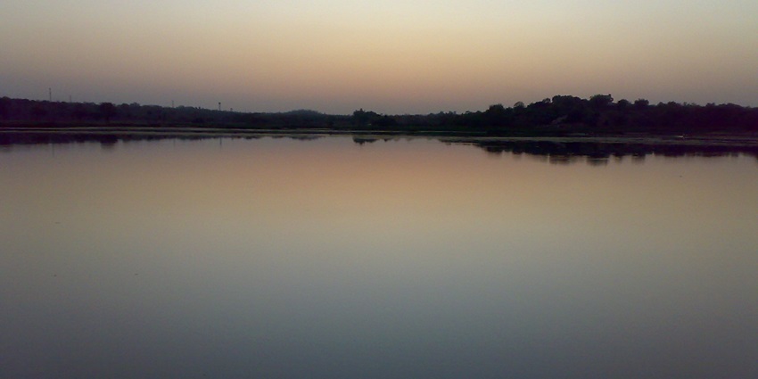 Gorewada Lake provides a peaceful retreat with stunning natural beauty and relaxation.