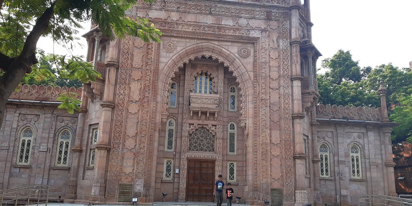 A glimpse of the magnificent building of the second oldest museum in the country.
