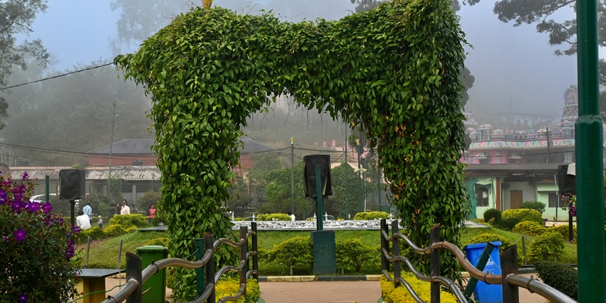 Grand Central Park is one of the ideal places to visit in Thane for a fun picnic
