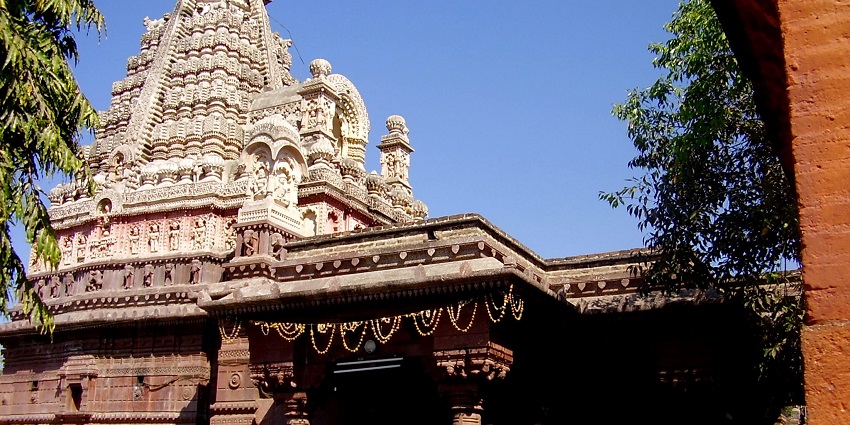 Sacred Jyotirlinga temple, near Khuldabad Fort, is a significant pilgrimage site for devotees.
