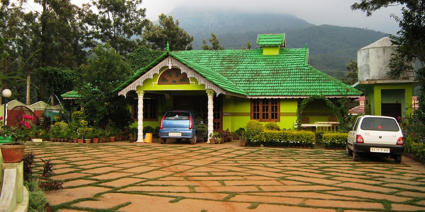 A picture of one of the most quaint hill stations near Ooty with tea plantations.
