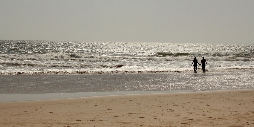 Picturesque view of the golden shores of the Guhagar beach, one of the attractions near Parshuram temple