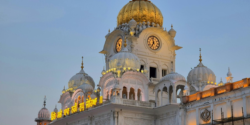 The pristine beauty of Gurudwara Dukh Niwaran Sahib, a tourist hotspot in Punjab.