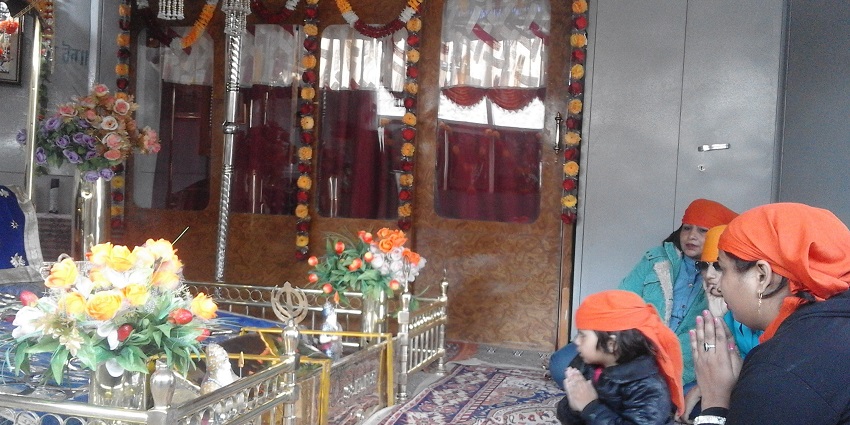 Gurudwara Pathar Sahib is near the Namgyal Tsemo Monastery and is a serene environment for prayer